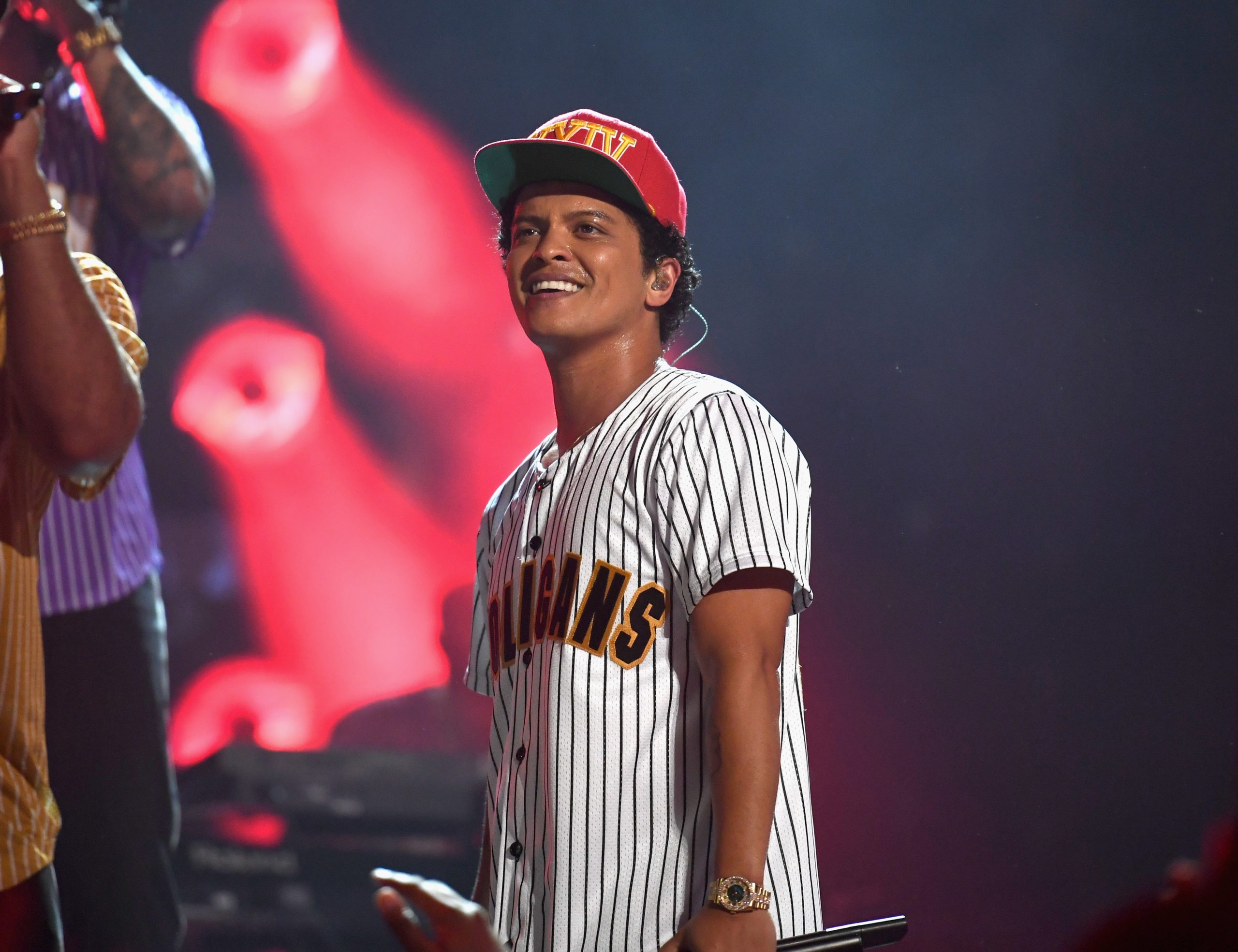 Bruno Mars To Provide 24,000 Thanksgiving Meals In Hawaii