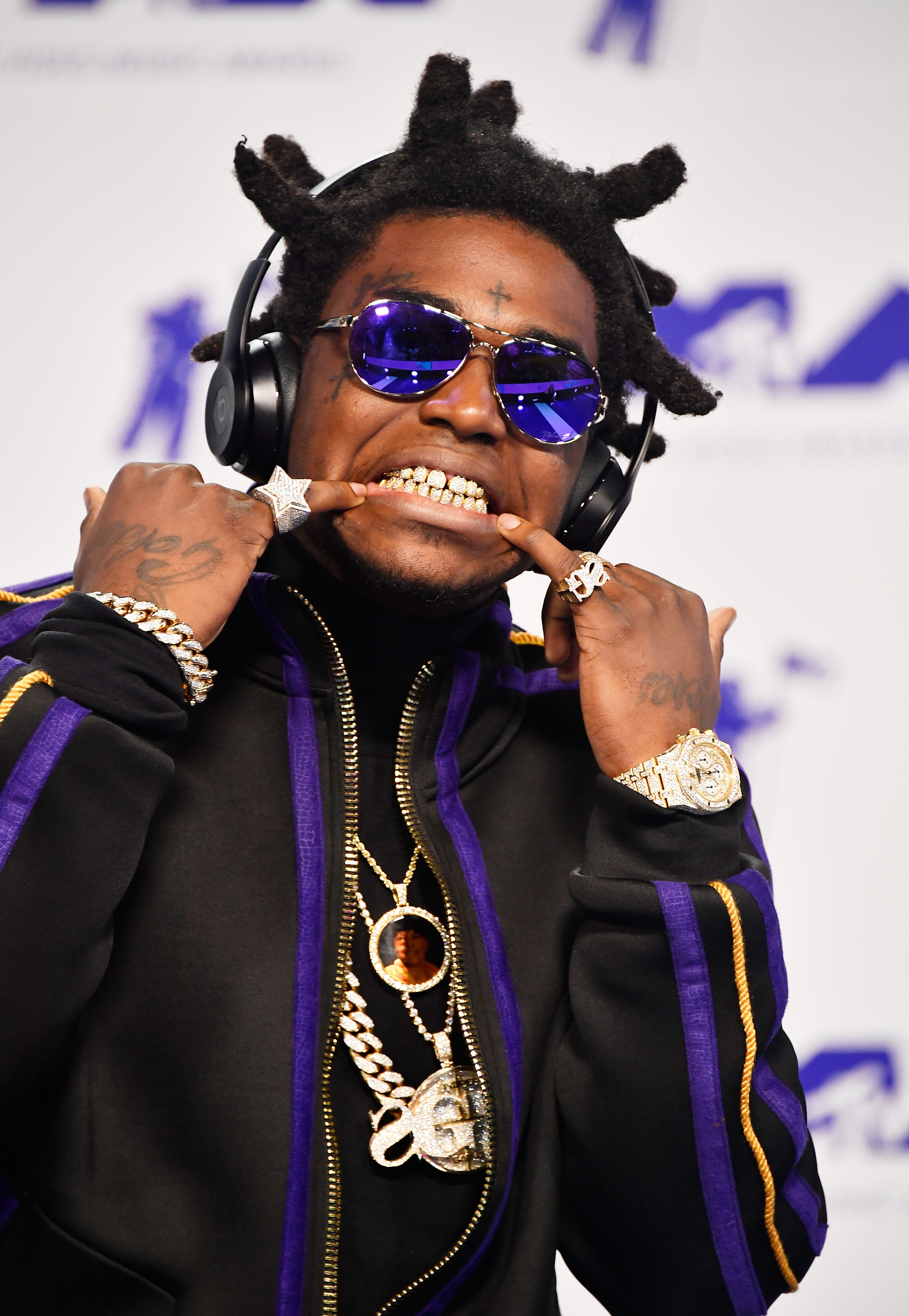 Kodak Black Gets His Attorney S Name Tattooed On His Hand Following Prison Release The Shade Room