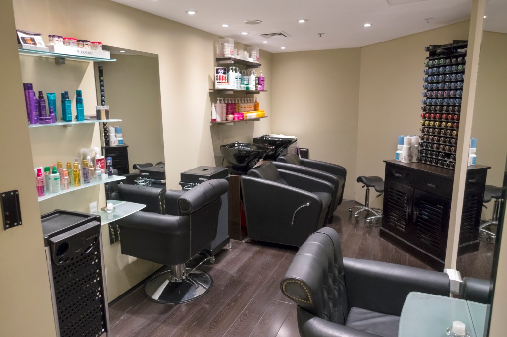 Salon-Owner-Gifts-Former-Employee-With-Salon