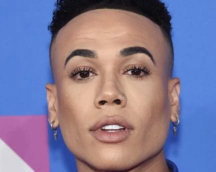 “Love & Hip Hop Miami” Star Bobby Lytes Debuts New Long Pink Hairstyle