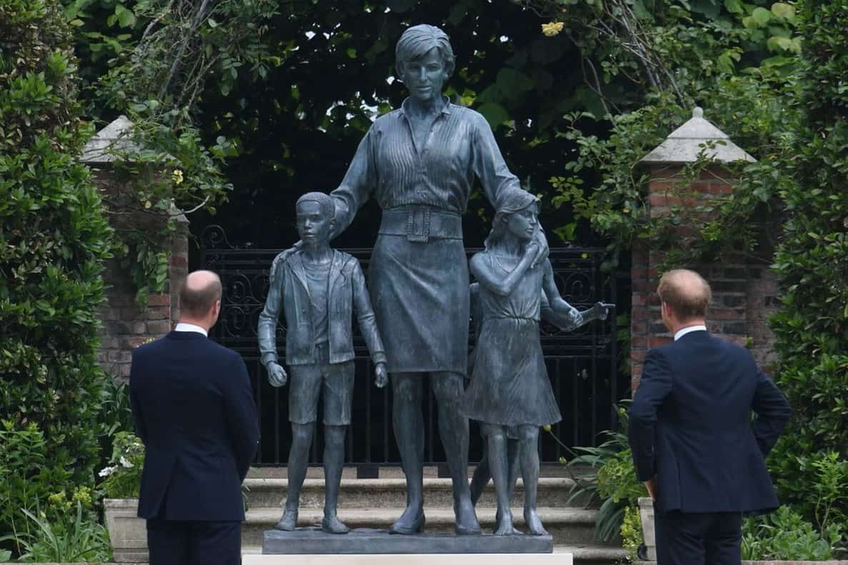 Princess Diana Statue Unveiled