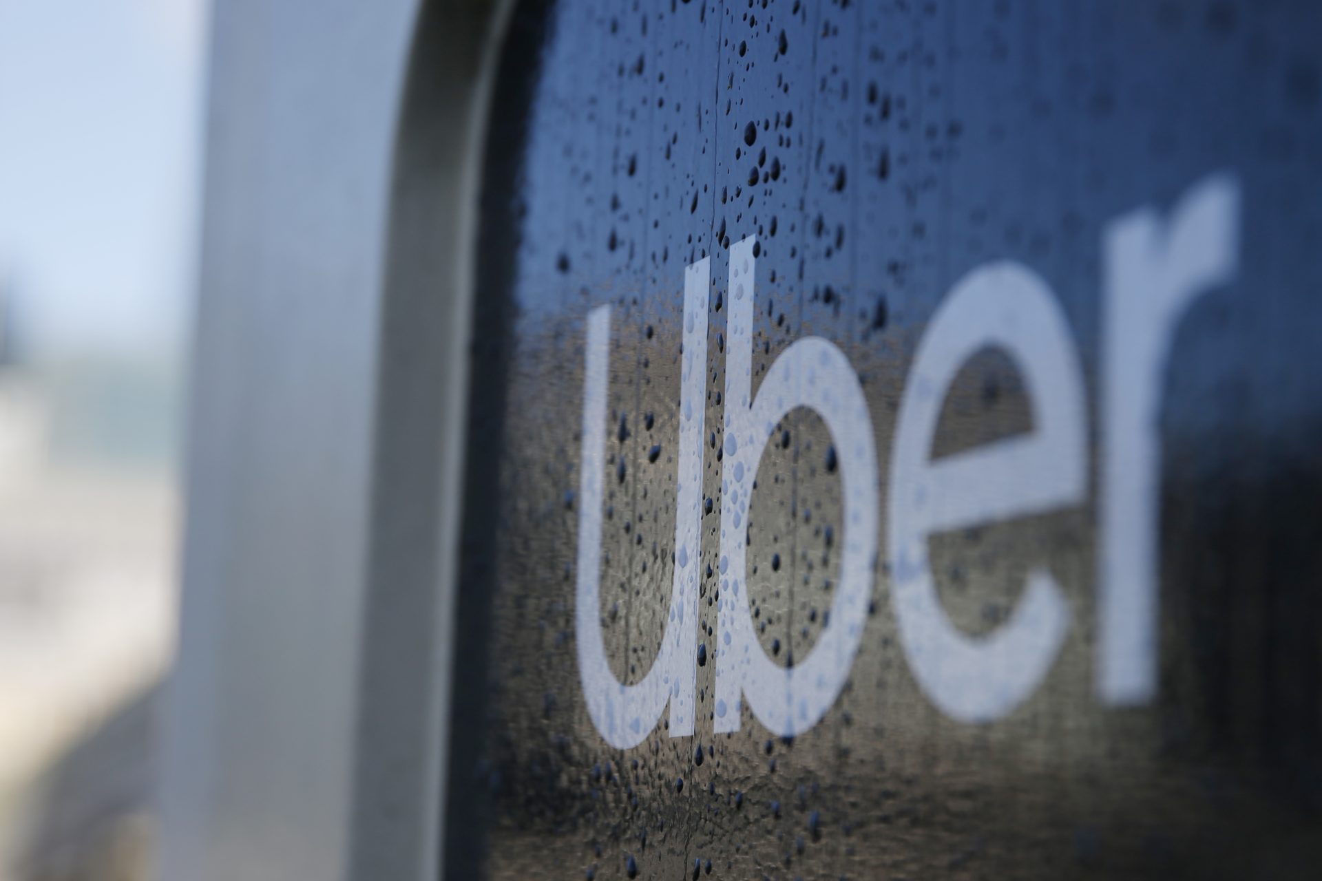 Uber has announced a lift on its face mask requirement after a Florida judge overturned the Biden administration's mandate.