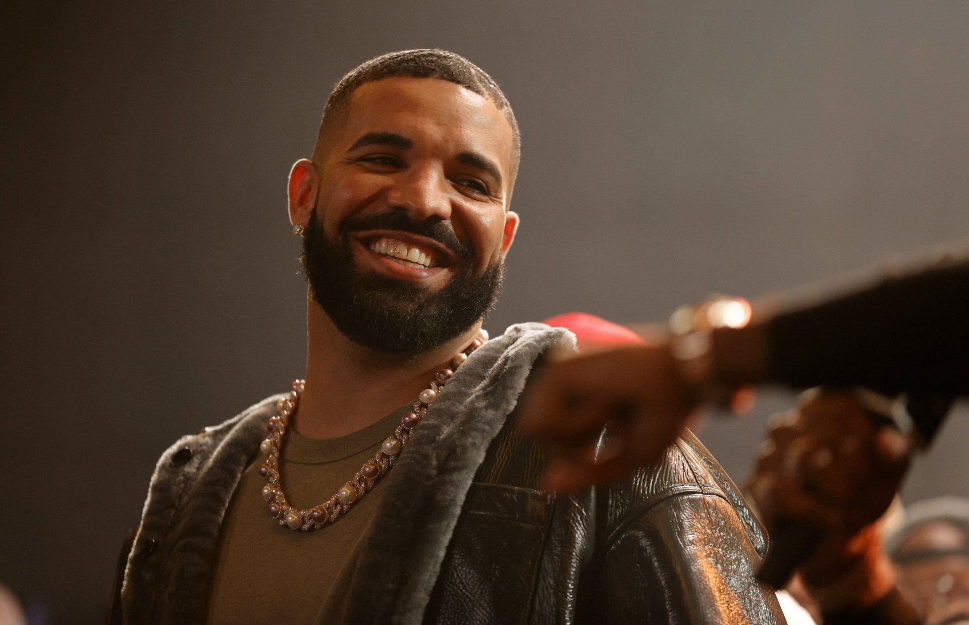 Drake reçoit une ordonnance du tribunal pour le procès pour meurtre de XXXTentacion