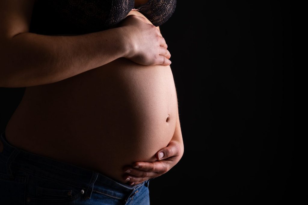 Embriones de vientre embarazado de Georgia