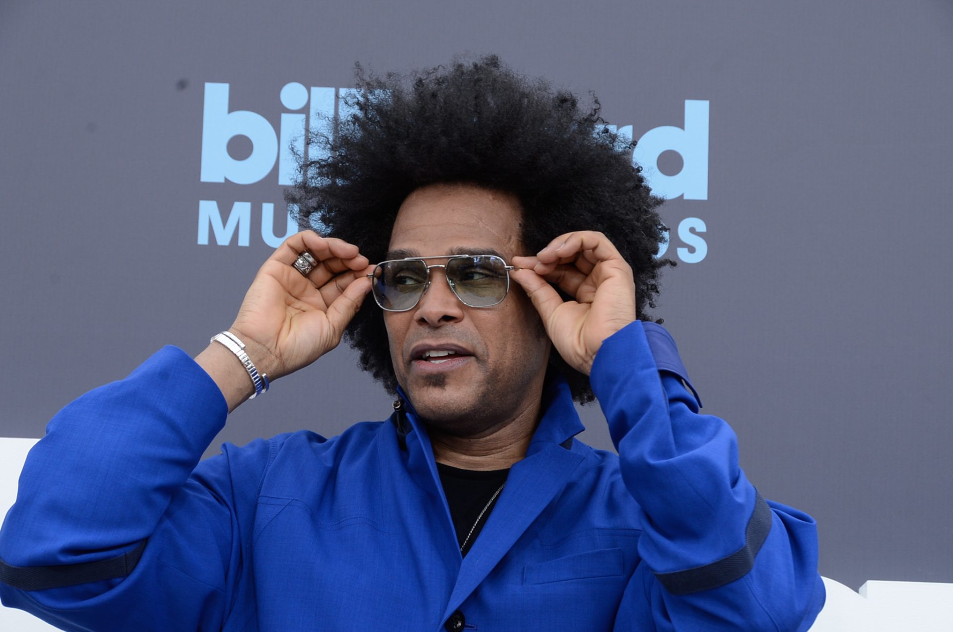Maxwell Claps Back At People Clowning His Viral Dance: "Your Knees Ain't Built Like That"