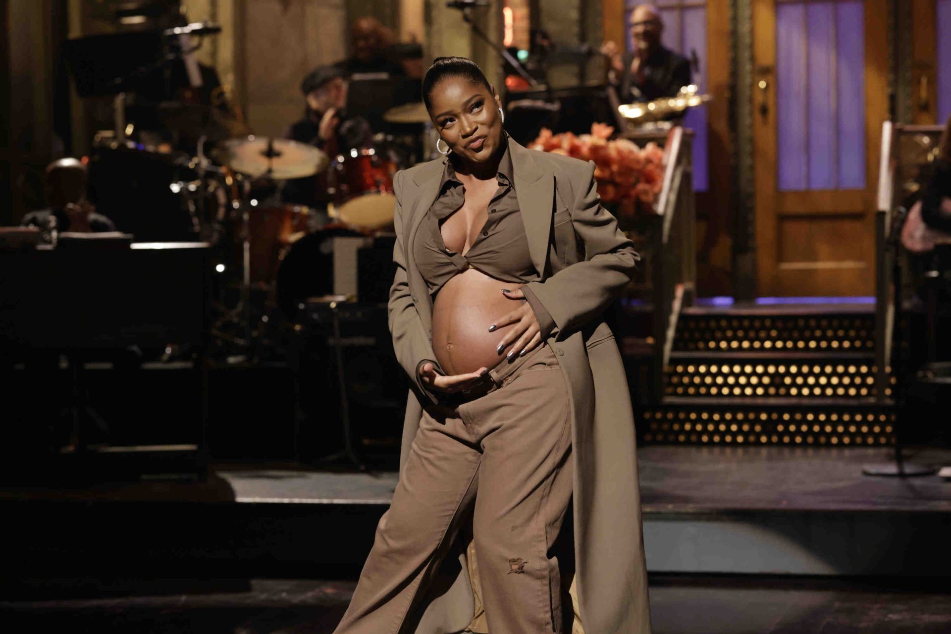 Keke Palmer pronkt met haar babybultje nadat ze haar zwangerschap had aangekondigd in 'Saturday Night Live' (reacties)