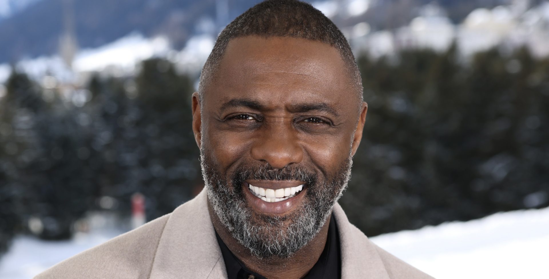 Idris Elba révèle pourquoi il rejette le label “Acteur noir”