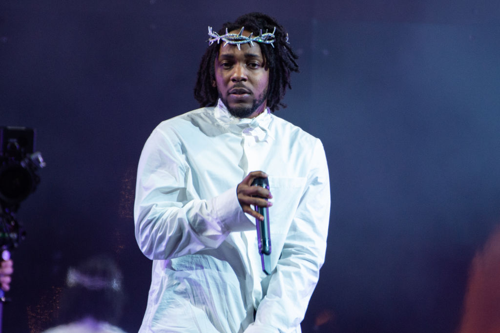 Kendrick Lamar’s Children Watch Him Win Grammy In Home Video