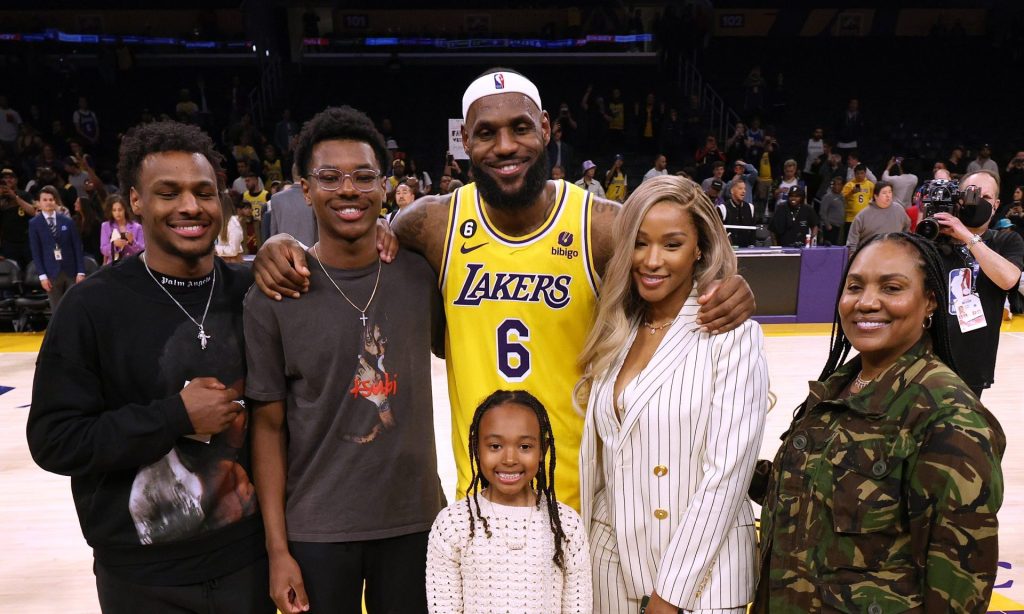 WATCH: LeBron James Congratulated By Family, Steph Curry, Rihanna, Drake And More After Breaking NBA Scoring Record