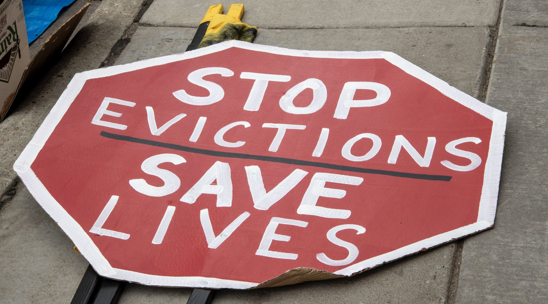 (WATCH) Activists Physically Protect Detroit Resident With Stage-Five Kidney Disease From Eviction