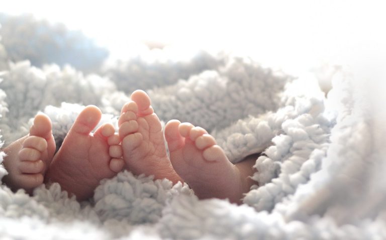 Woman Details Welcoming Twins After Meeting Sperm Donor On Facebook: 'You Can't Wait Forever'