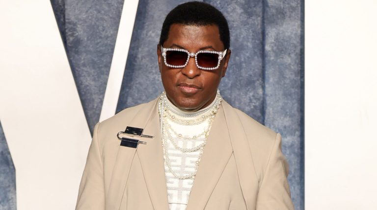 Babyface Gets The Internet VIBING With New 'Tiny Desk Concert'