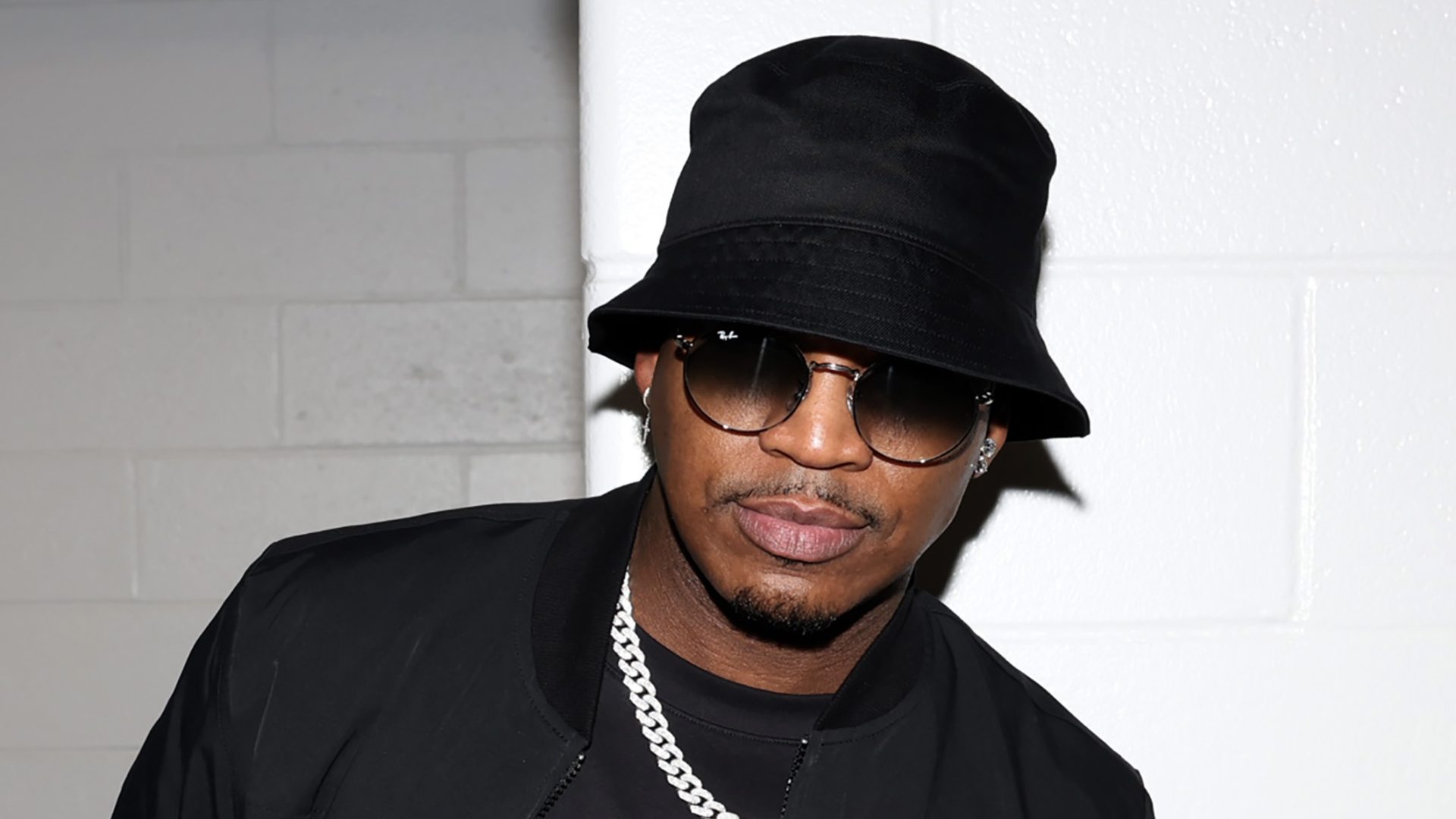 Social Media Users React After Ne-Yo Is Spotted Holding Hands With Two Women: 'All Those Songs Had Me Fooled' (Video)