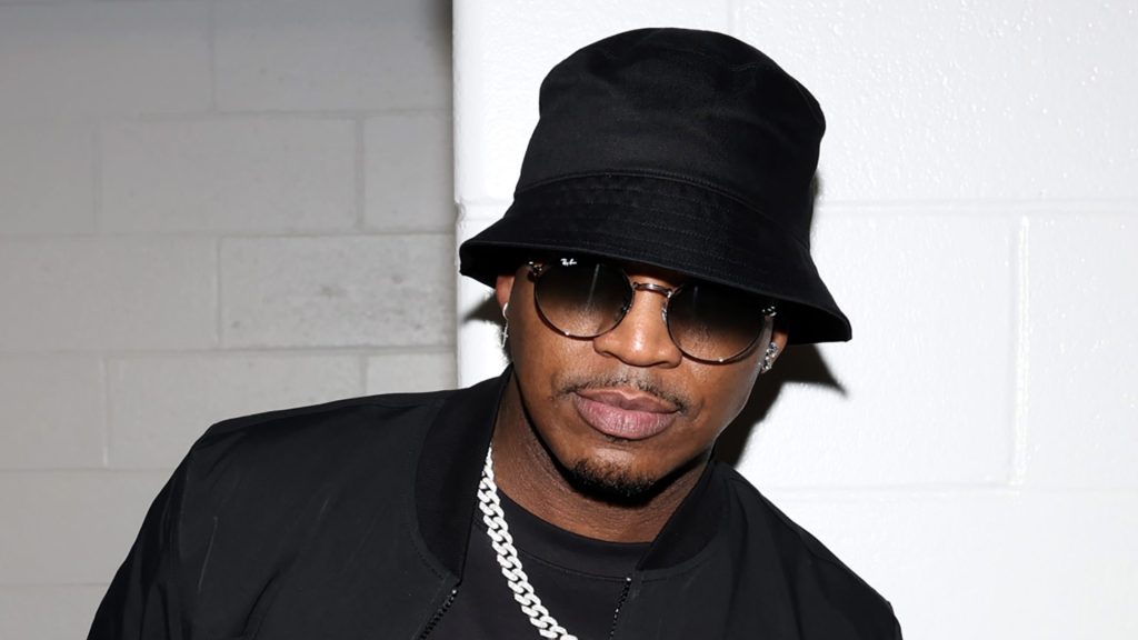 Social Media Users React After Ne-Yo Is Spotted Holding Hands With Two Women: 'All Those Songs Had Me Fooled' (Video)