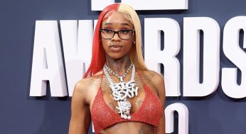 Fans Cut Up After Sexyy Red Shows Off Old-School Nightgown During Soundcheck: “THUGGIN IN MY GOWN”