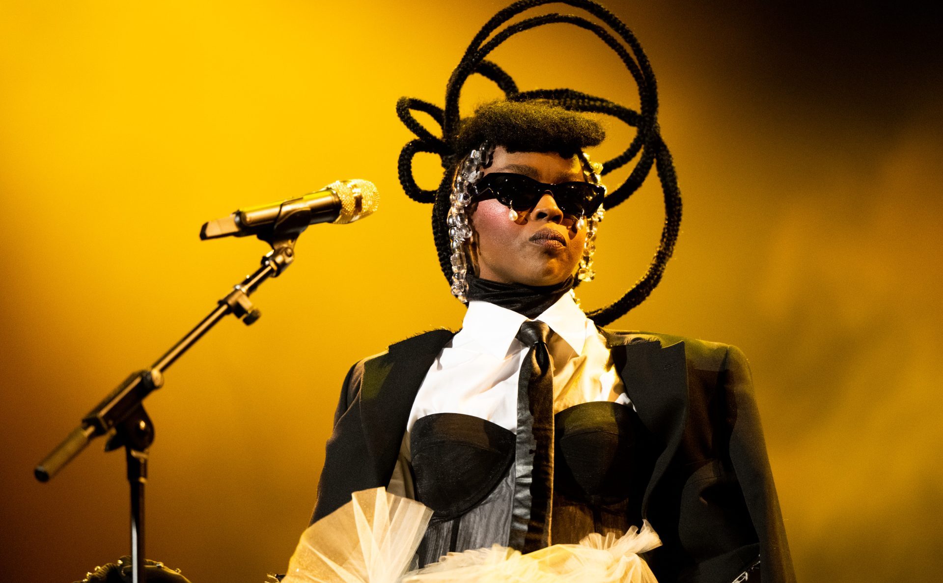 Lauryn Hill Addresses Her Concert Tardiness (Video)