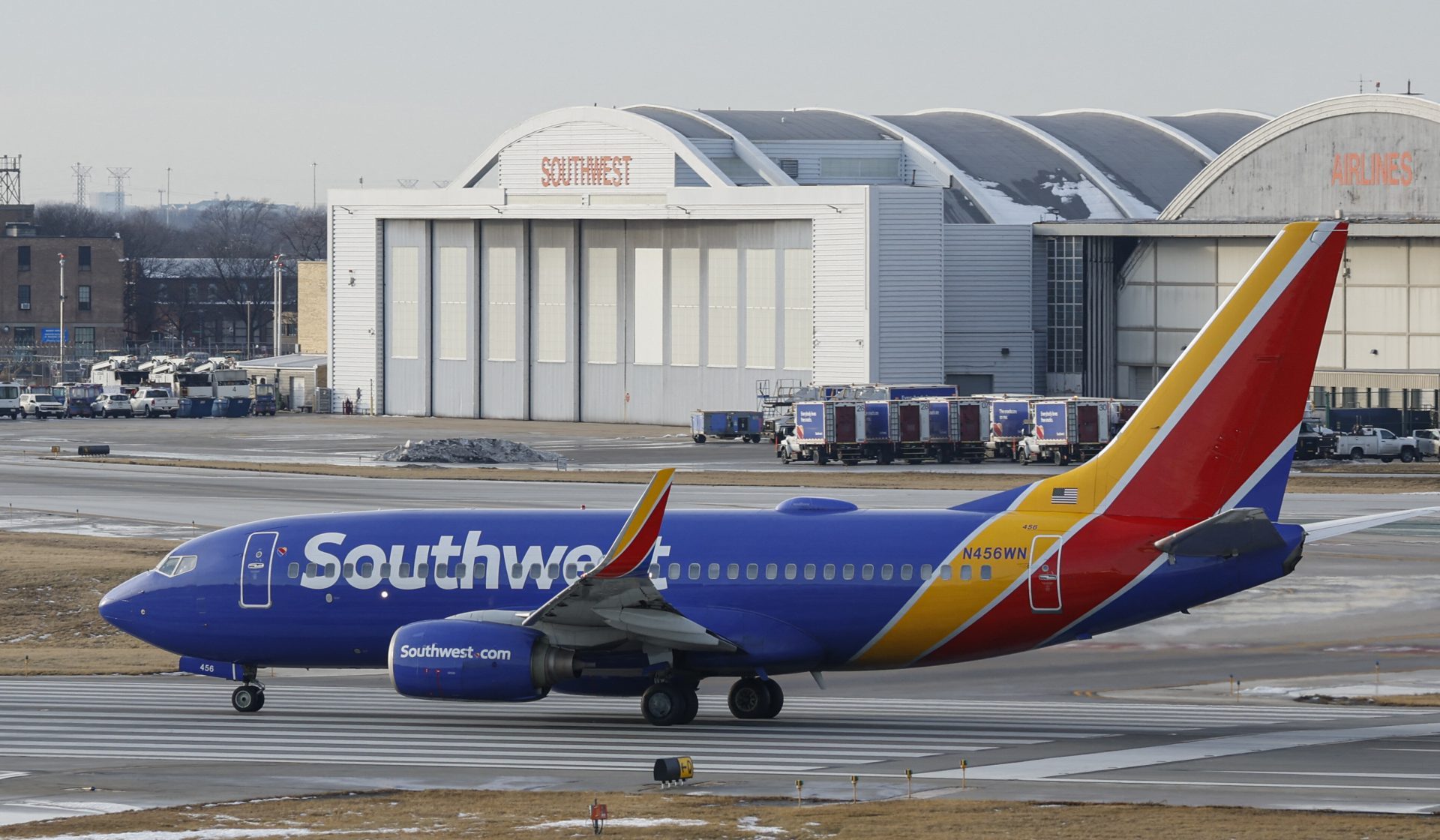 Whew! Viral Video Shows Aftermath Of A Southwest Airlines Passenger Who Opened The Plane's Emergency Exit & Climbed Its Wing
