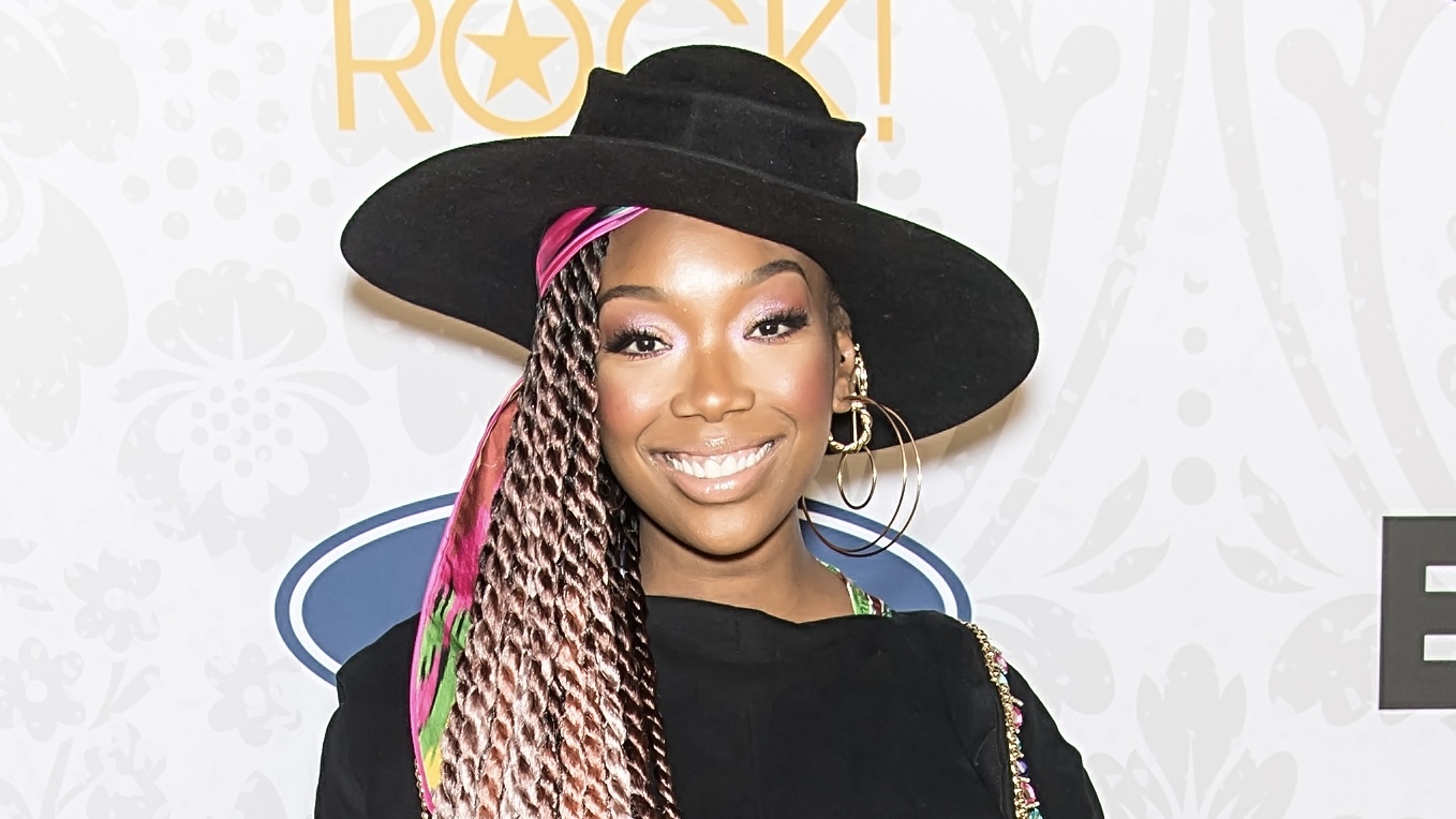 Brandy Reveals Her Favorite Christmas Album While Detailing Her Family’s Holiday Traditions (Video) thumbnail