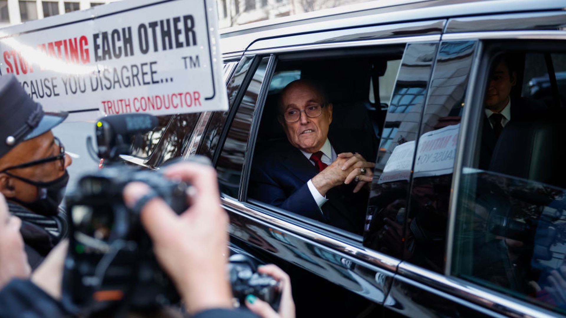 Former NYC Mayor Rudy Giuliani Declares Bankruptcy Following $148 Million Defamation Verdict thumbnail