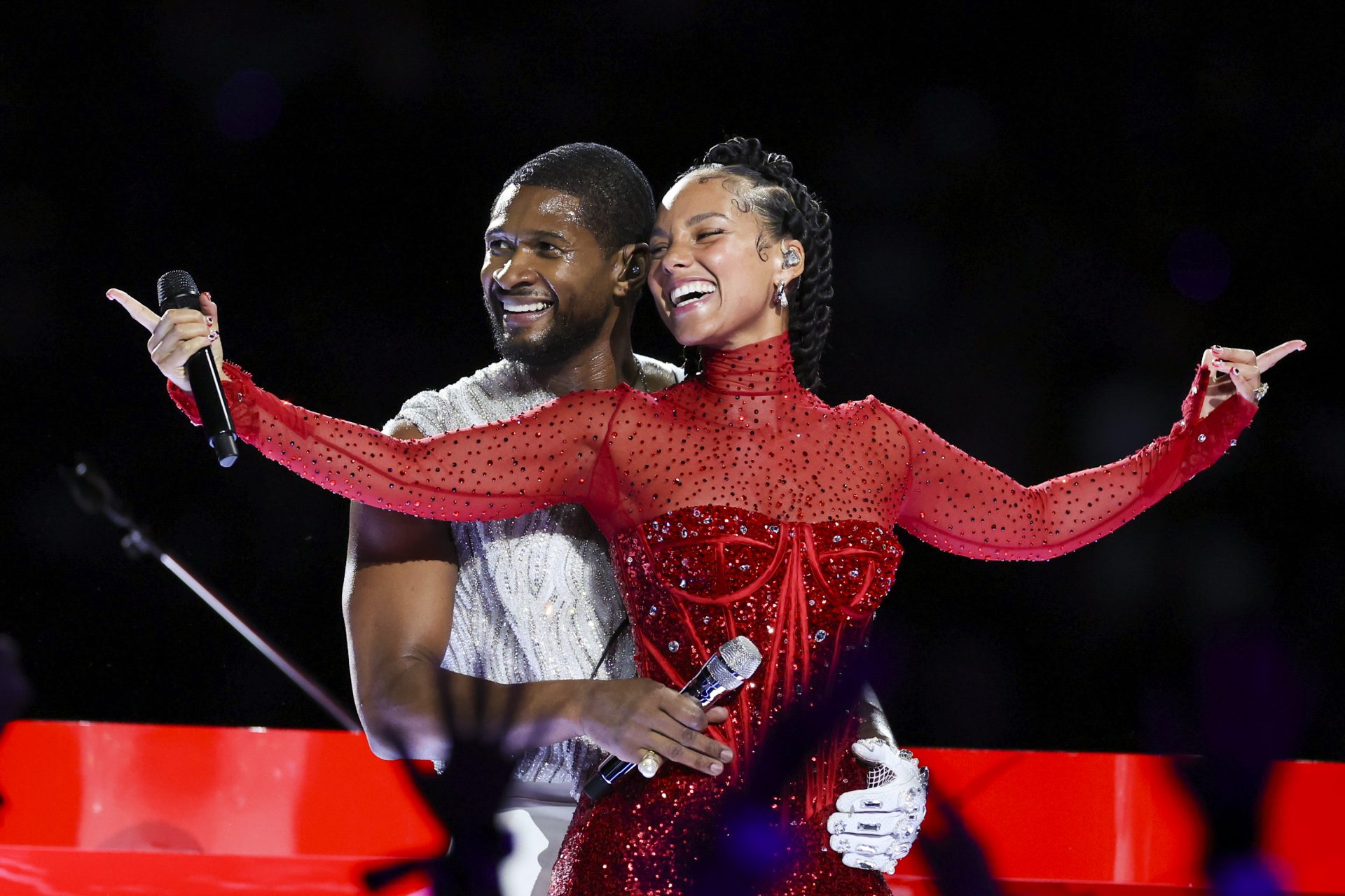 Clearin' The Air! Usher Addresses Criticism Of Super Bowl Performance With Alicia Keys & Speaks On His Convo With Swizz Beatz (Video)