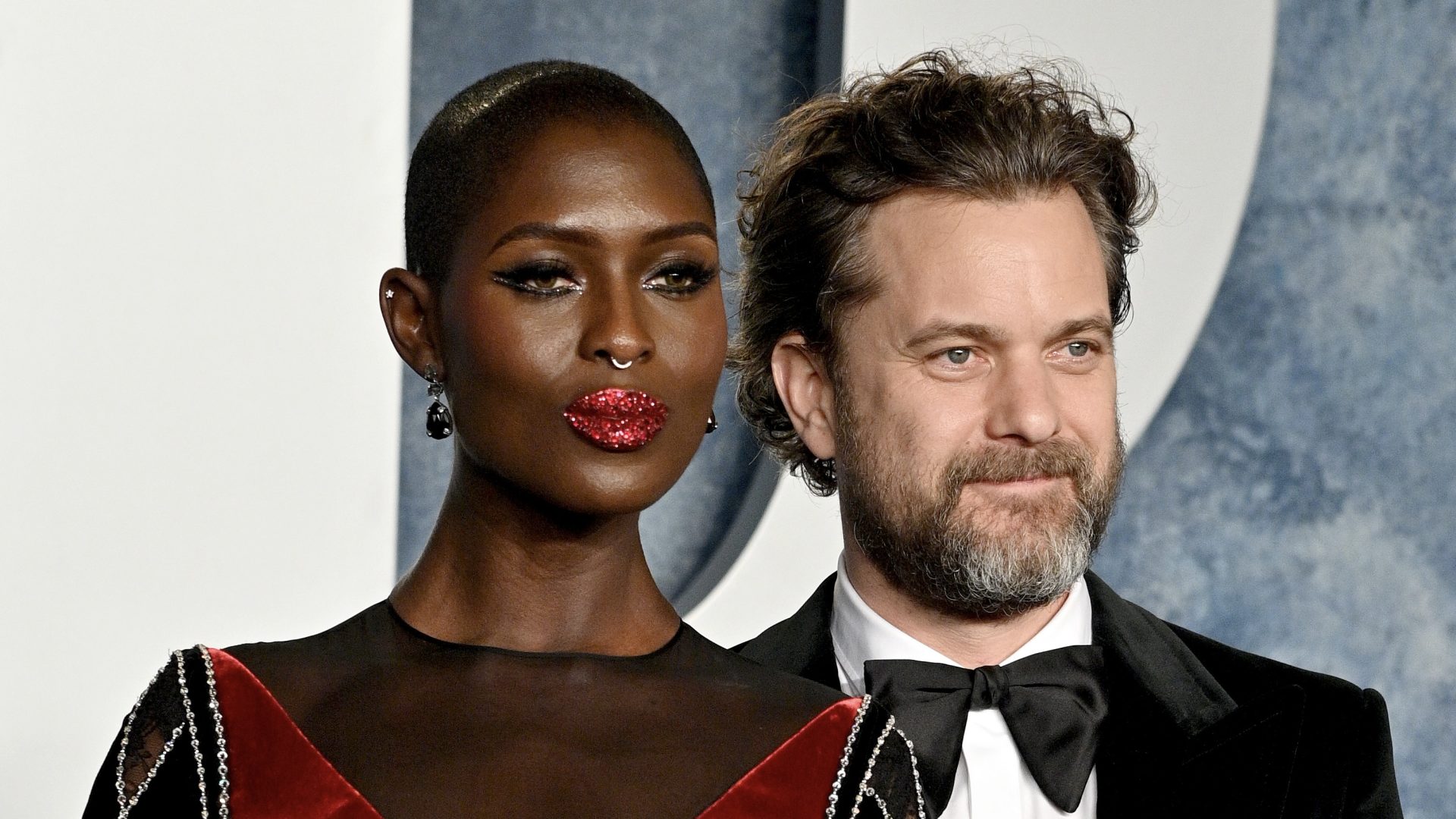 BEVERLY HILLS, CALIFORNIA - MARCH 12: Jodie Turner-Smith and Joshua Jackson attend the 2023 Vanity Fair Oscar Party Hosted By Radhika Jones at Wallis Annenberg Center for the Performing Arts on March 12, 2023 in Beverly Hills, California.