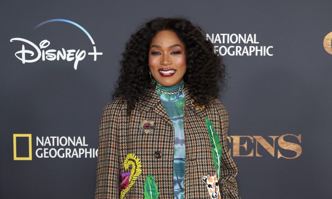 Period Auntie! Angela Bassett Stands By Her Viral Reaction To Losing 2023 Oscar To Jamie Lee Curtis thumbnail