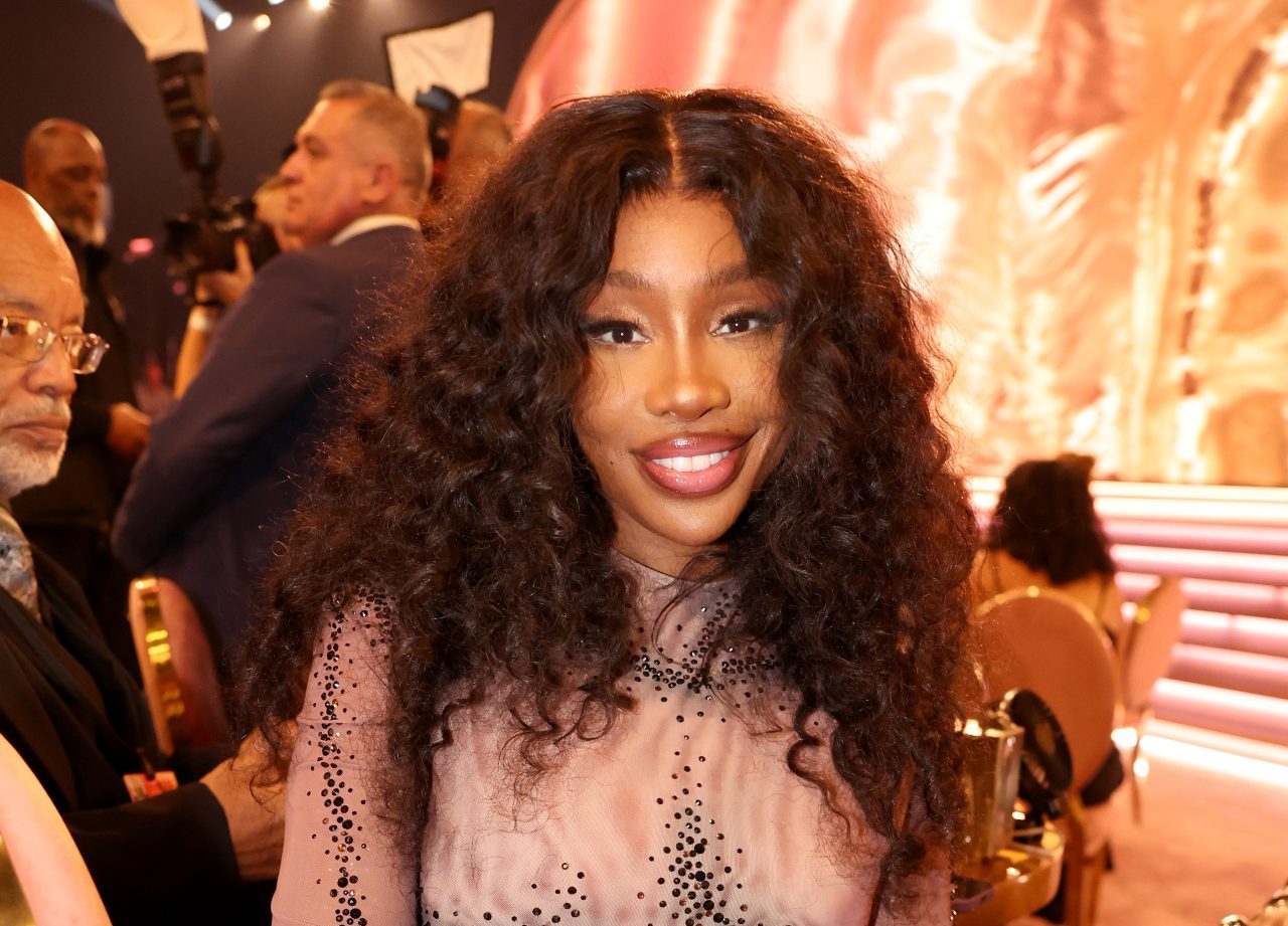 SZA Shares Why She Removed Her Breast Implants thumbnail