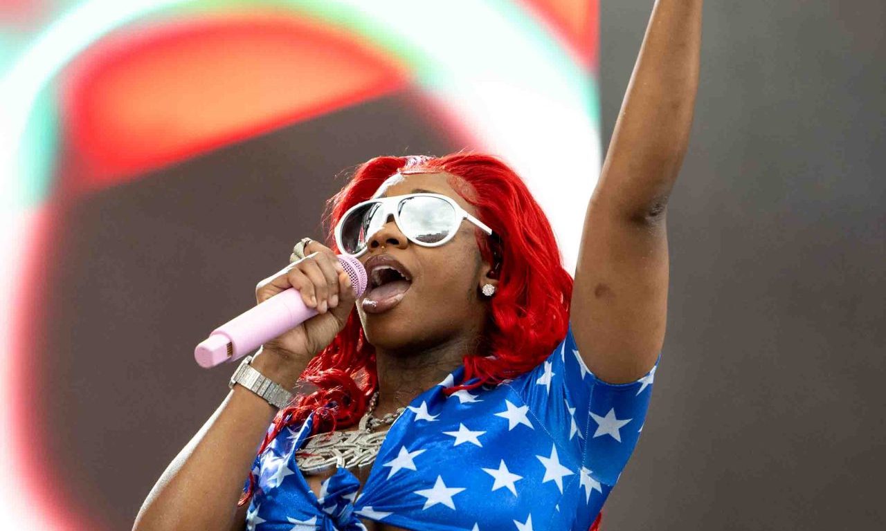 Mic On? Sexyy Red Goes Viral After Flexin’ Her Vocals At Rolling Loud California (Video) thumbnail