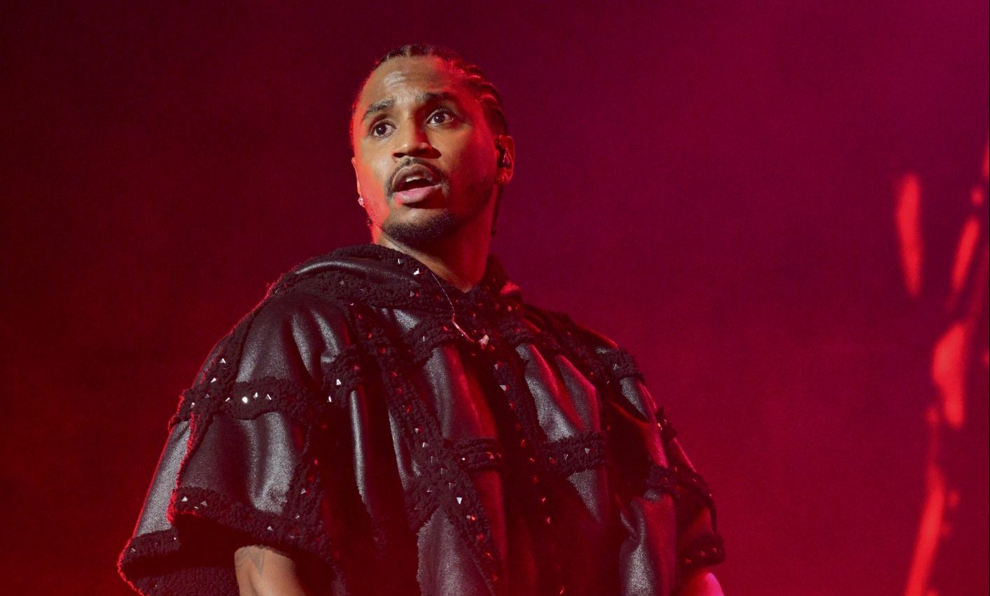 Trey Songz Takes Provocative Pics With Fans At Meet & Greet