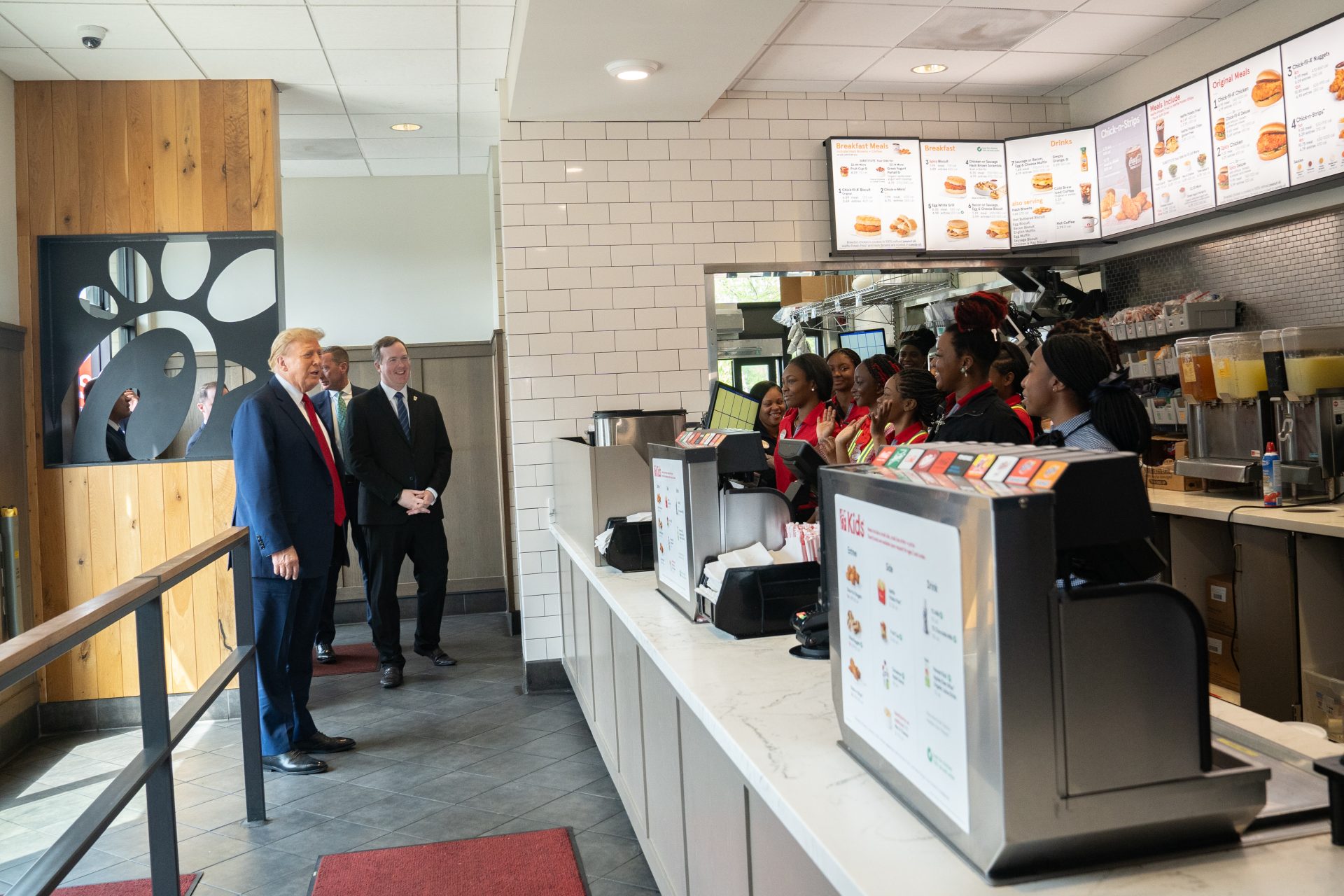Donald Trump Trends Online After Stopping By An Atlanta Chick-Fil-A En Route To Fundraiser (Video) thumbnail