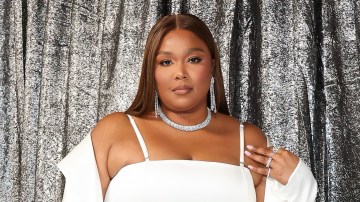 BEVERLY HILLS, CALIFORNIA - NOVEMBER 25: (Editorial Use Only) (Exclusive Coverage) Lizzo attends the World Premiere of 