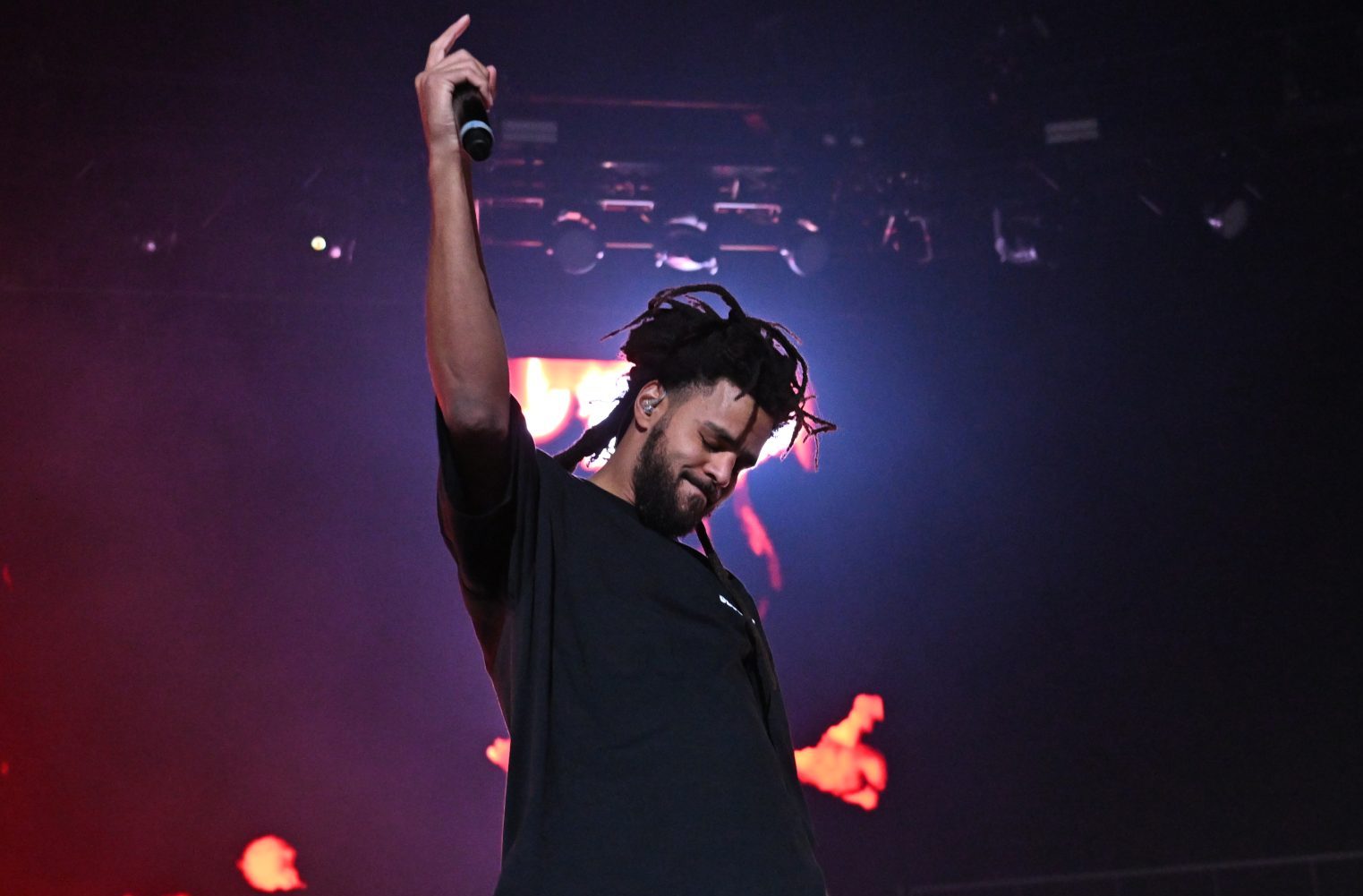 J. Cole Trends As Folks Discuss His Early Exit From Kendrick Lamar & Drake’s Beef thumbnail