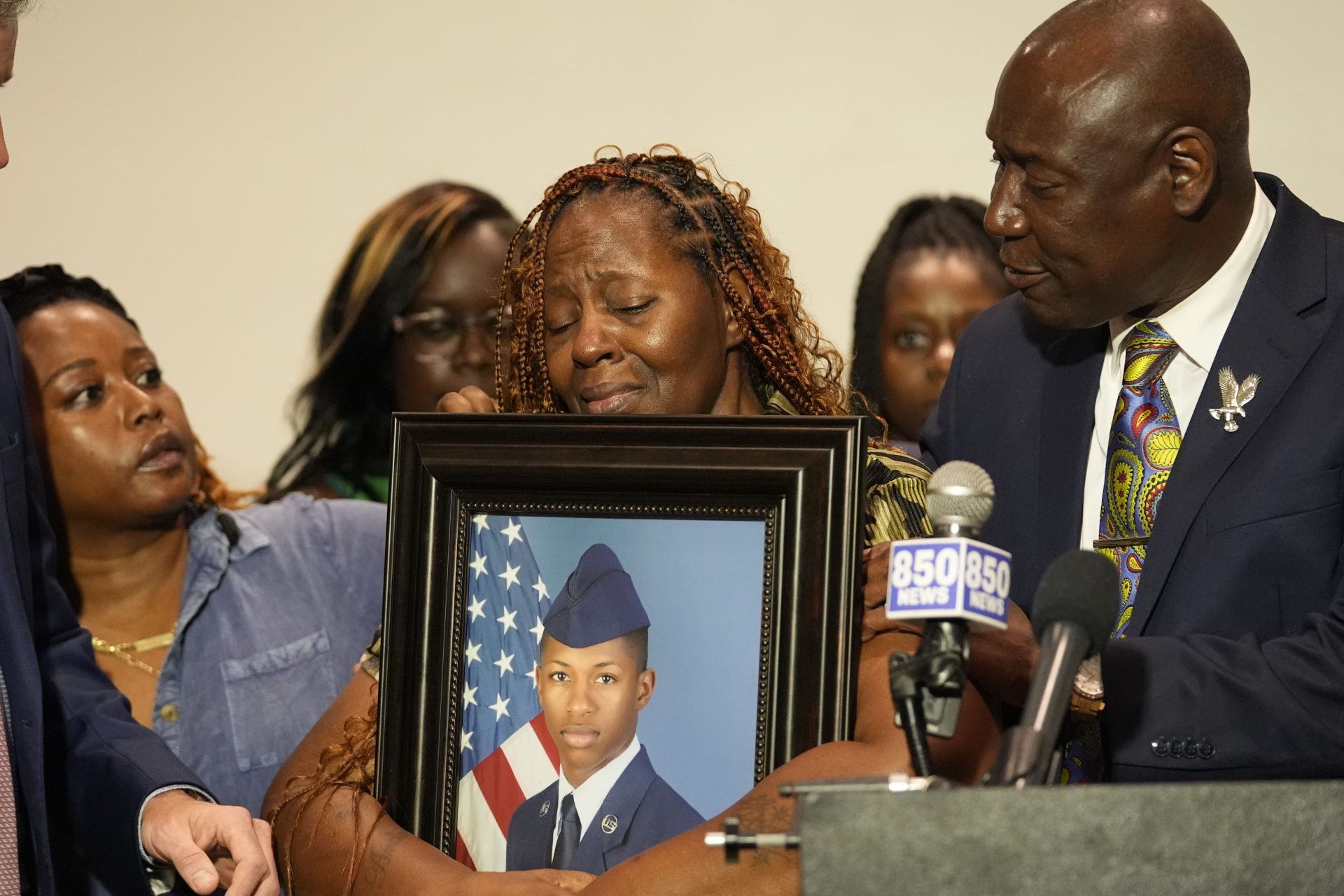 Family Seeks Answers After Florida Sheriff Deputies Burst Into Wrong Apartment & Fatally Shoot Senior Airman Roger Fortson thumbnail