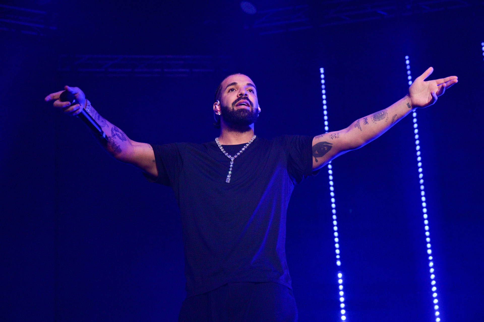 Social Media Reacts To Drake’s New Kendrick Lamar Diss Track ‘The Heart Part 6’ thumbnail