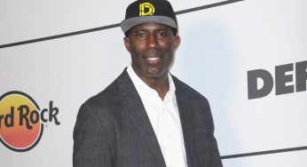 Former NFL Player Terrell Davis Handcuffed On United Airlines Flight After Tapping Flight Attendant On The Arm (VIDEO)
