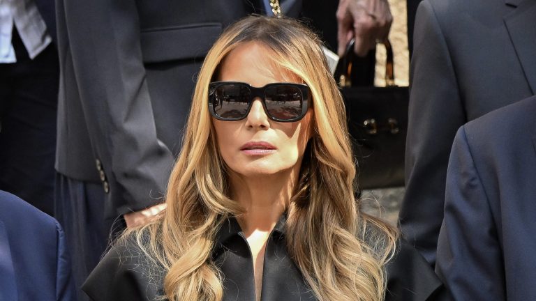 It's Givin'? Melania Trump Is Trending After The White House Released Her Official Portrait For Trump's Second Term