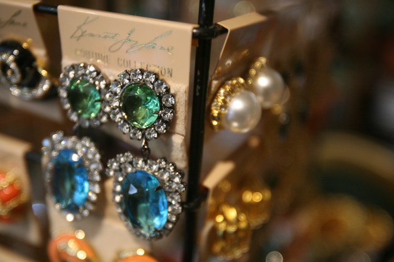 Jaythan Gilder Man Hide Stolen 770K Diamond Earrings Orlando Houston