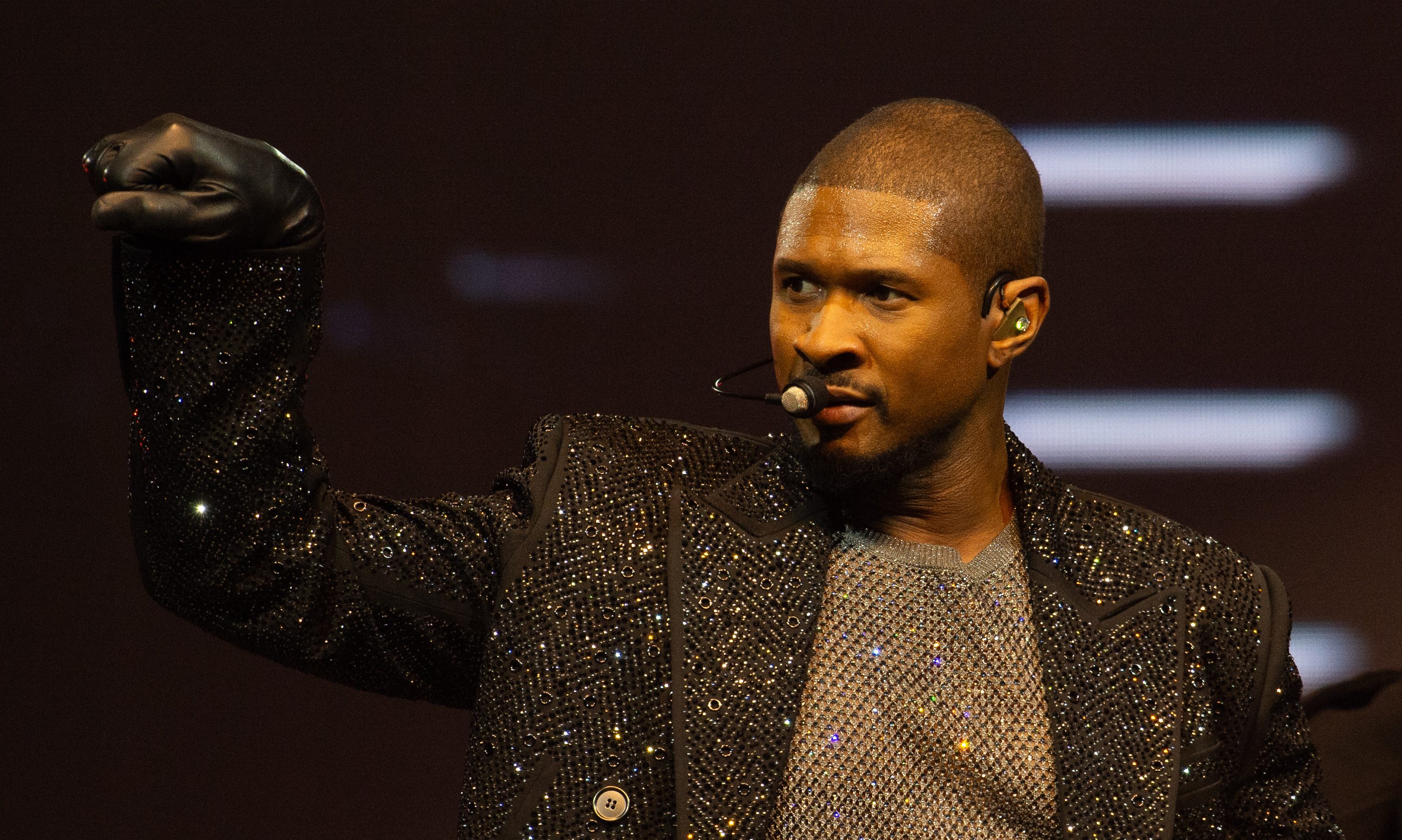 Usher Viral After Checking Fan's Age Before Cherry Feed At Show