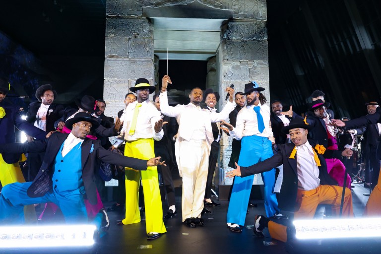 Inside Met Gala: Caviar Cornbread, Usher, A Choir & MORE