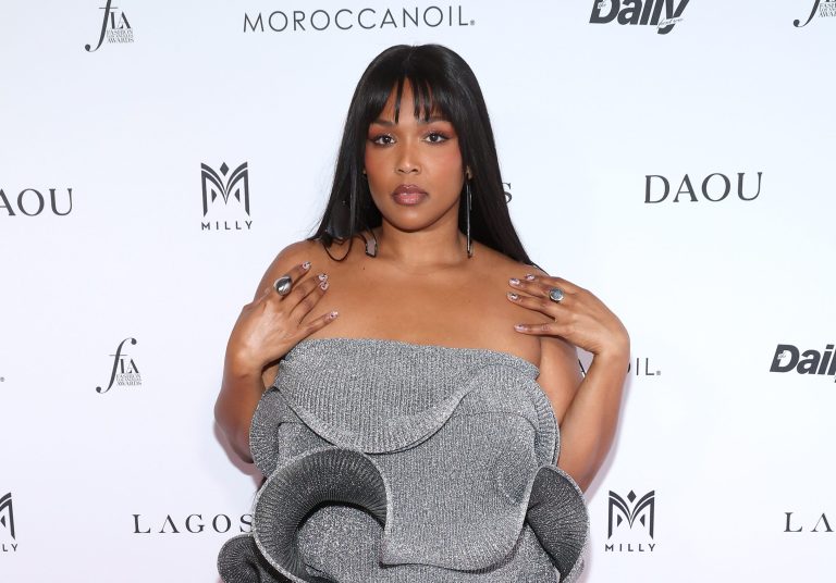 Lizzo Gags Fans With MAJOR Glow-Up In Before & After Weight Loss Photos