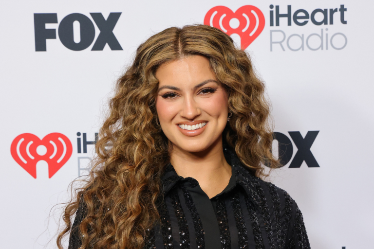 Congrats! Tori Kelly Shares Pregnancy Announcement With Husband In Sweet Moment (VIDEO) André Murillo