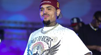 Twin Energy! Chris Brown & His Dad Melt Fans’ Hearts With Rare Backstage Moment At ‘Breezy Bowl’ Tour (PHOTOS)
