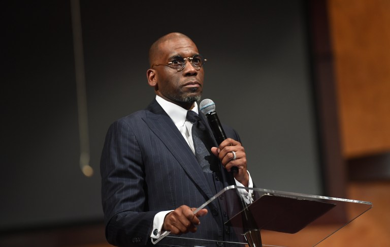 Pastor Jamal Bryant Redirects Church Donations To Feed Families As Millions Prepare To Lose EBT Benefits (VIDEO)