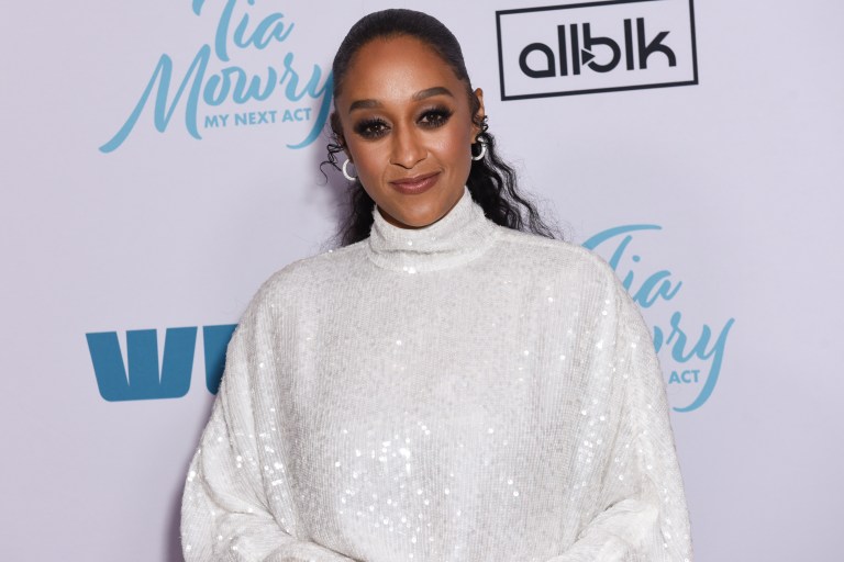 No Way! Mystery Hand In Tia Mowry's Pic Has Finally Been Identified & Fans Are SHOOK At Who It Belongs To (PHOTOS)