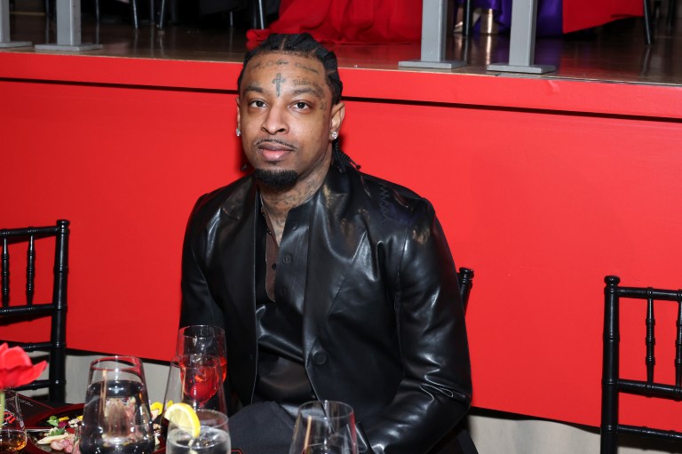 21 Savage Steps In Amid Young Thug & Gunna Tension & Fans Don't Know How To Feel (PHOTO)(VIDEO)