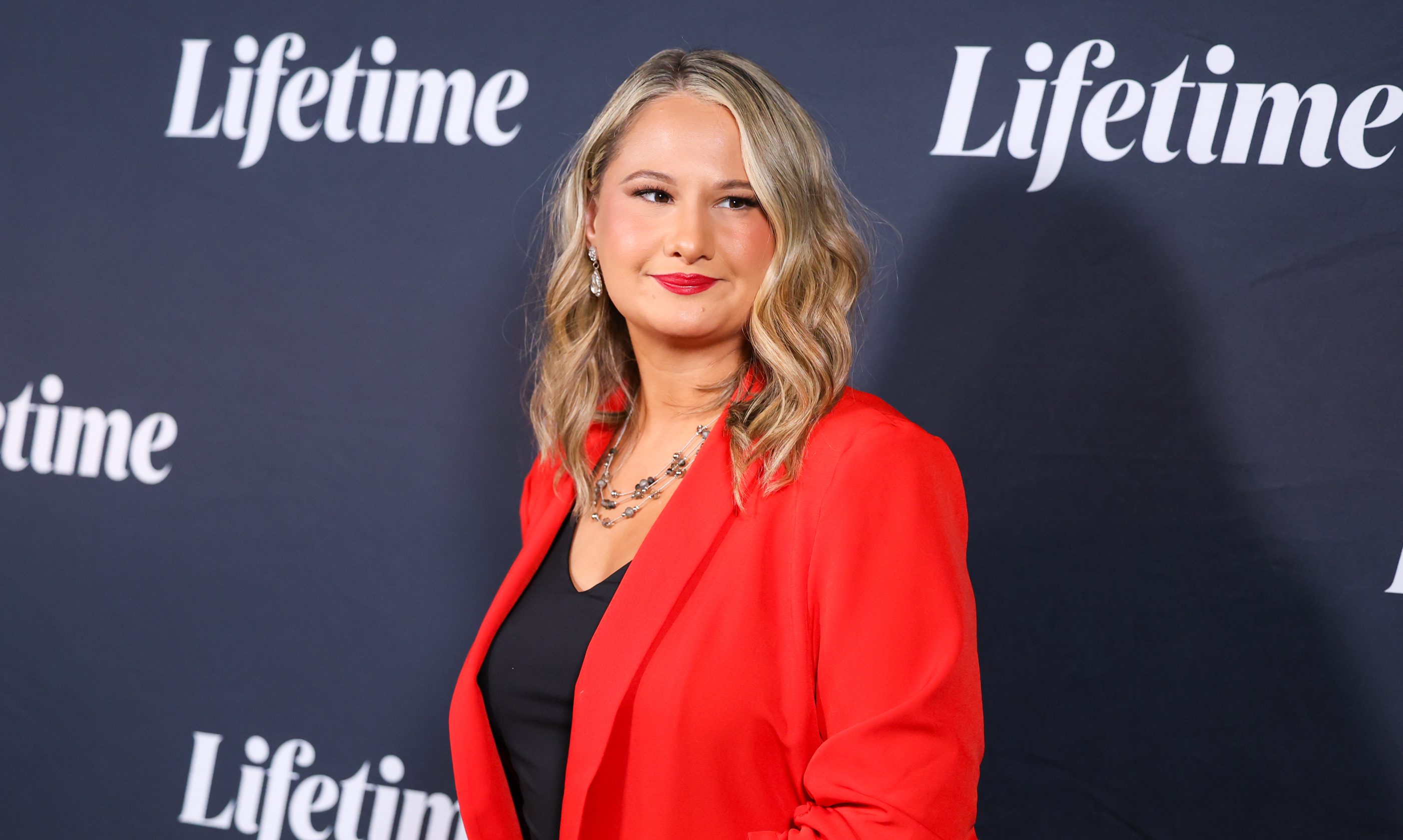 Gypsy Rose Ditches Wig, Debuts Natural Pixie Cut As Fans React