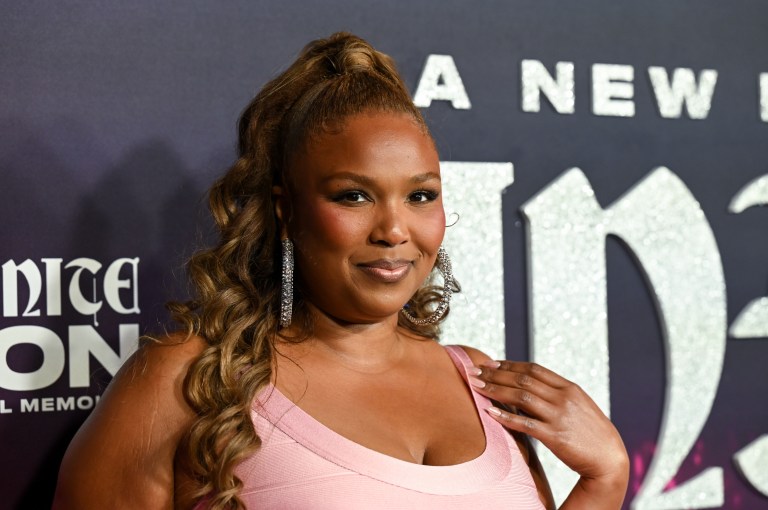 Lizzo Leaves Social Media SHOOK After Looking Unrecognizable At Recent Red Carpet Appearance