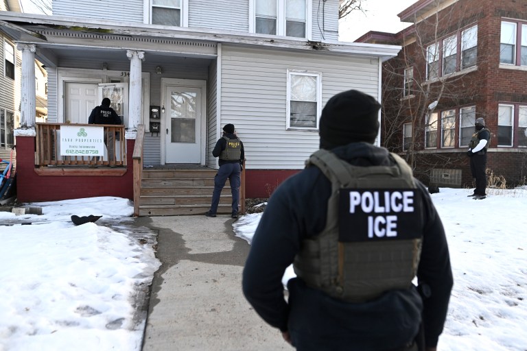 Unveiled ICE Memo Reveals Agents Can Enter Homes Without Judicial Warrants (VIDEO)