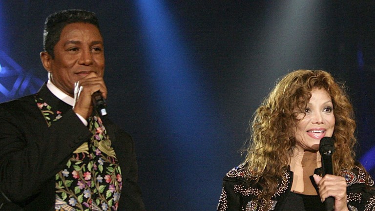 Clip Of La Toya Cheffin' It Up For Jermaine & The Jackson Family Has Social Media Users Cuttin' UP (WATCH)