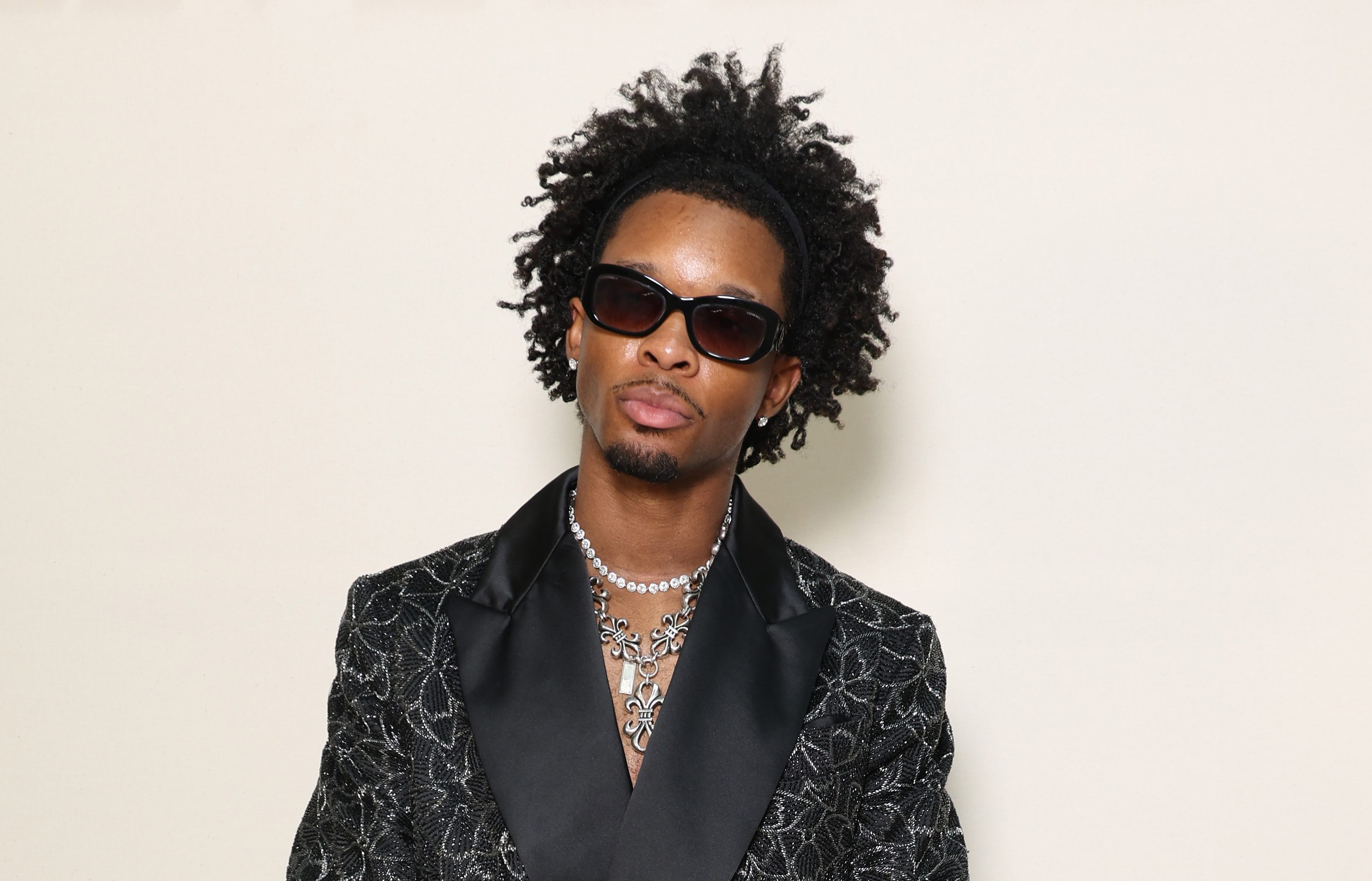 Social Media Sounds OFF After Resurfaced Clip Shows D4vd’s Reaction Shift While Meeting Female Fan (VIDEO)